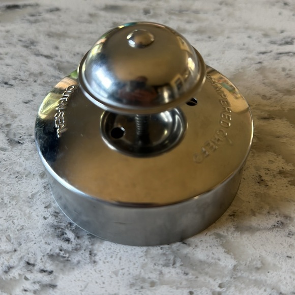 The Pampered Chef Cut-N-Seal - Picture 2 of 3